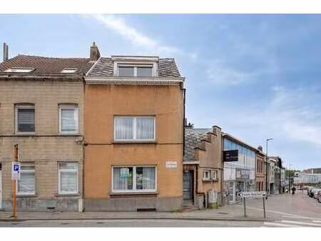 maison spacieuse dans un emplacement stratégique avec jar...