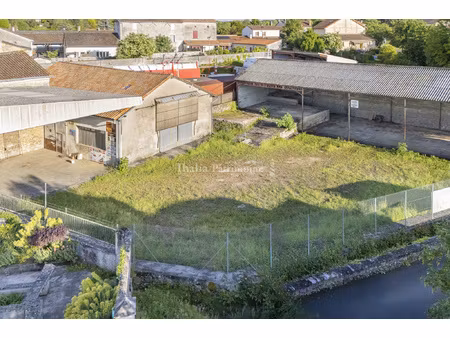 entrepôt / hangar sur terrain clôturé de 1 140 m2 centre v