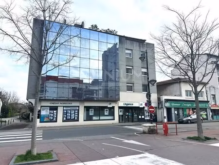 location bureaux 67 m²