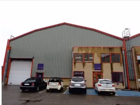 location local d'activités 1 030 m²