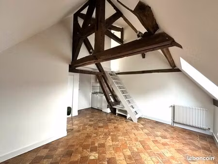 f2 de 23 m² au centre-ville, chauffage compris