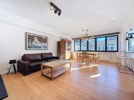 bel appartement rénové et meublé : 2ch et terrasse