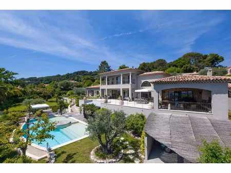 villa de luxe à vendre dans le quartier pibonson-les faisses-ranguin