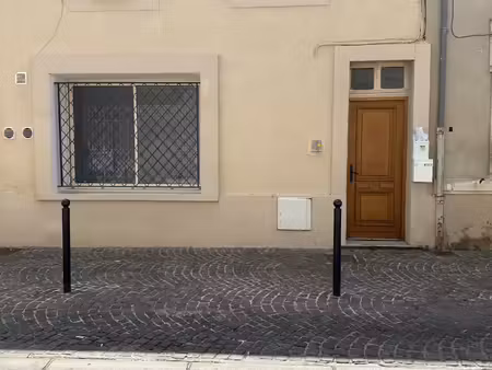 location commerce 3 pièces 55 m² à salon-de-provence (13300)