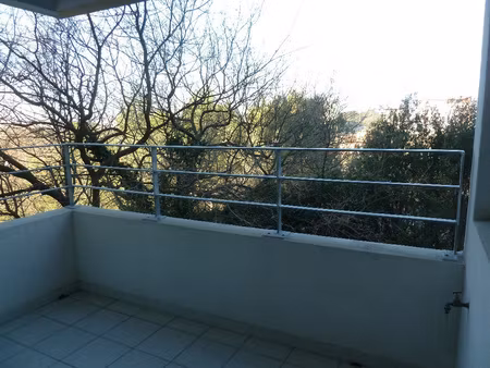 a louer t1 avec garage lironde