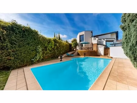 maison familiale avec piscine – côte pavée, à proximité immédiate des écoles