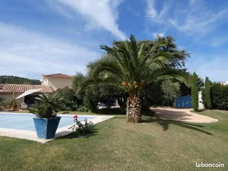 propriété 6 pièces 220 m²