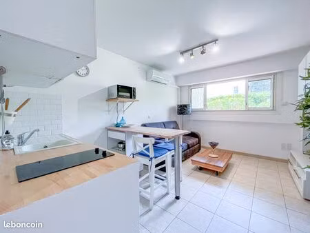 location été 3 mois minimum studio meublé à 50 mètres de la mer