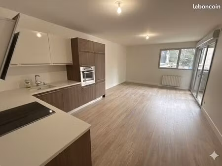 loue t3 tassin avec terrasse