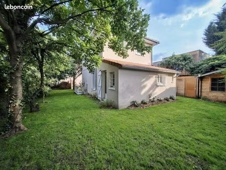 maison et grand jardin