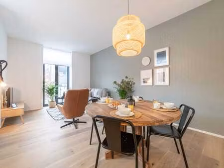 place du luxembourg : magnifique appartement/duplex 1-ch