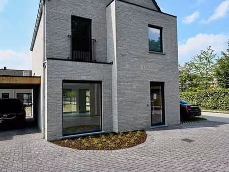 nieuwbouwwoning in centrum broechem met 3 tot 4 slaapka...