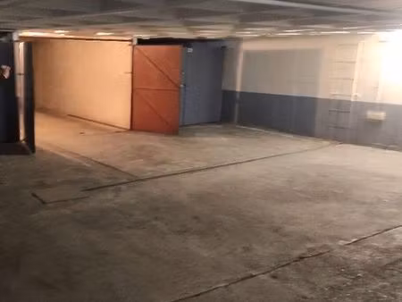 vente parking/ garage/ box avec lumière à 2' de la gare d'orléans