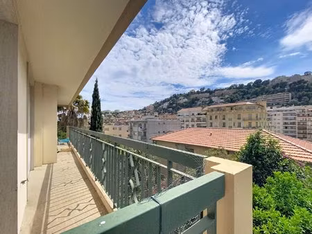 location f1 vide villa arson