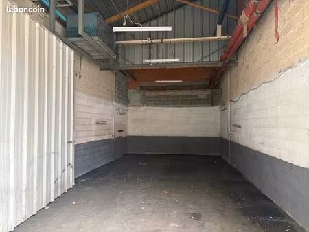 location box / place de parking — garage sécurisé 66 m²