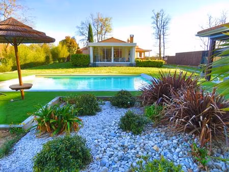 belle maison familiale récente avec piscine sur grand jardin avec vue forêt à camarsac