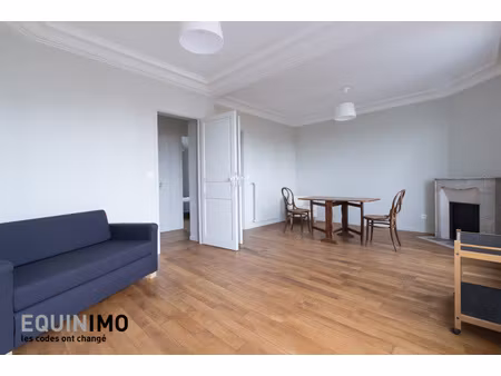 f2 meublé de 48m2 avec balcon situé rue violet