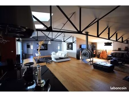 loft lumineux et moderne 185 m² + patio