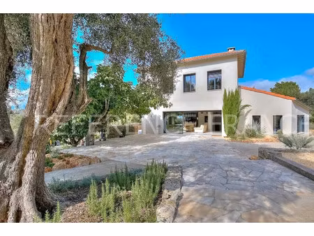 villa de luxe à vendre dans le quartier village-le val-cabrieres