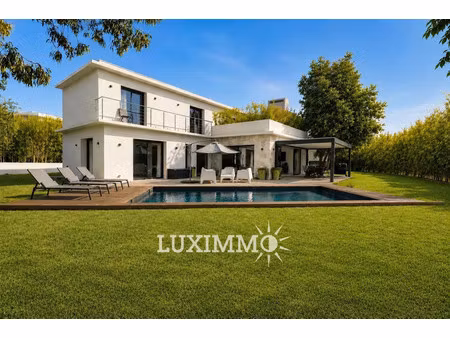 villa de luxe à vendre dans le quartier les colles-camp lauvas-font de l'orme