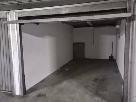 box intérieur fermé à vendre berchem-sainte-agathe