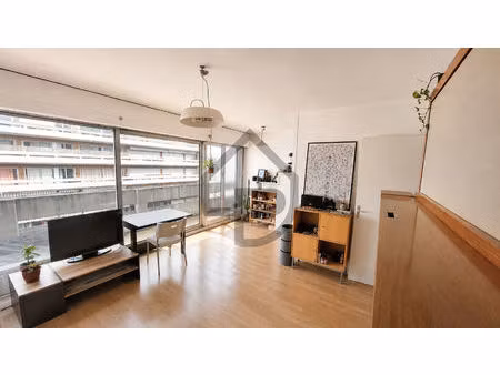 studio meuble de 30 m2 avec balcon