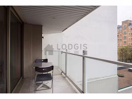 studio meublé avec terrasse, ascenseur et place   de parking en option