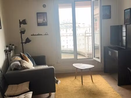 t2 meublé avec grande terrasse au pied de la cathédrale chauffage et eau chaude générale– 