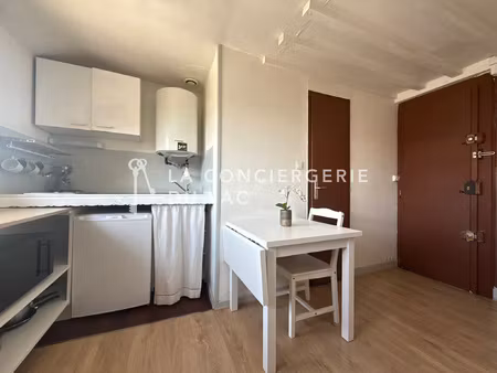 studio mezzanine au centre ville d'annecy
