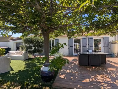 villa avec piscine sur grand terrain - une partie potentiellement constructible