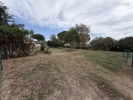 terrain 684 m² saint-hilaire