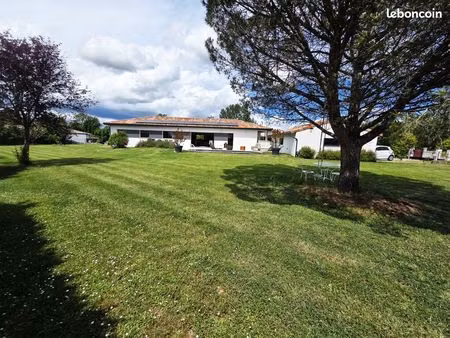 superbe villa t6 contemporaine de 177 m² sur terrain arboré de 2550 m²