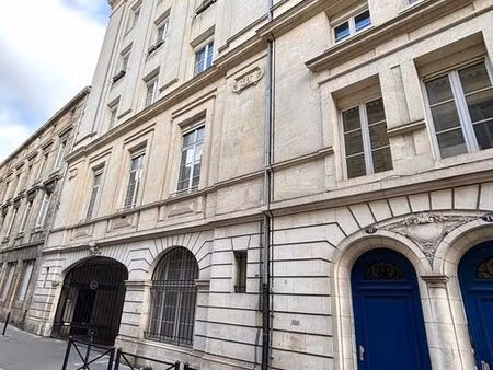 a vendre t2 de 58m2 bordeaux hyper centre (avec possibilité de parking en s/sol)