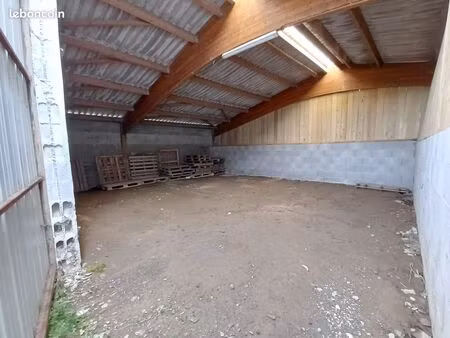 box / garage 80m²