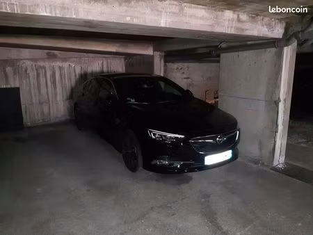 place de parking - résidence sécurisée - parc blandan