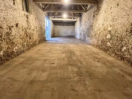 dépôt / box de stockage / garde meuble