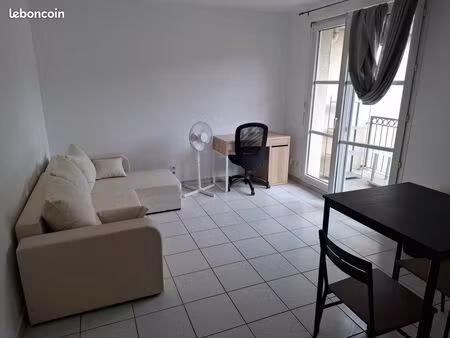 location studio 25m² - pont des demoiselles