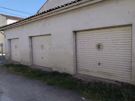 saintes r. d lot de 3 garages de 15m2 chacun
