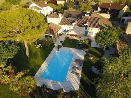 département gers (32) a vendre condom propriété p7 210 m²- terrain 5 483 m²