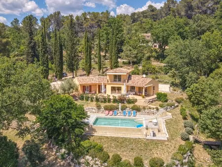 villa provençale rare avec rivière privée et 2,2 hectares de nature