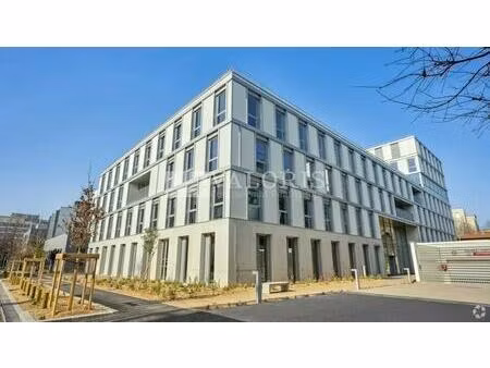 location bureaux 210 m² à 691 m²