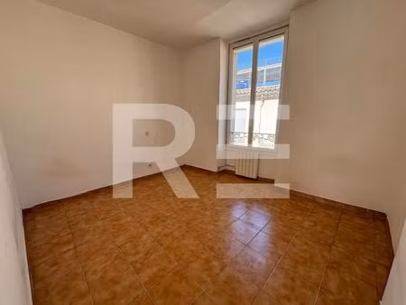 a louer, appartement p2 centre ville nîmes
