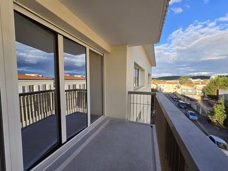 t3 avec balcon et parking couvert