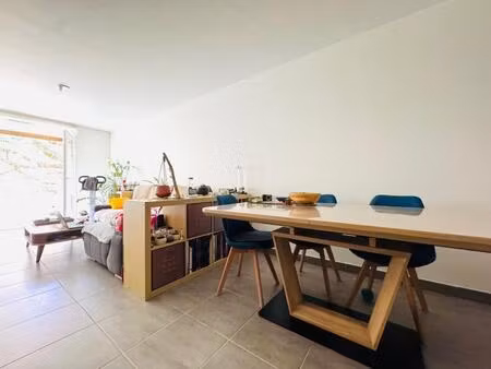 appartement t2 de 52 m² avec balcon et garage, eysines centre