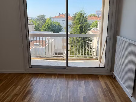 appartement nue - t2 - 50m2 - vue degagée - balcon - garage - cave
