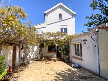 maison 6ch dans une bonne rue