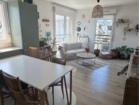 appartement 3 pièces, lumineux avec balcon et place de parking