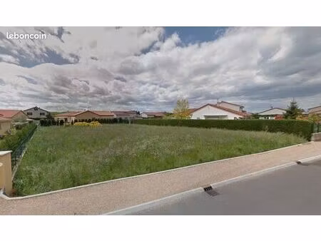 terrain constructible 918m²