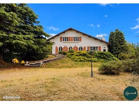maison 7 pièces 223 m²