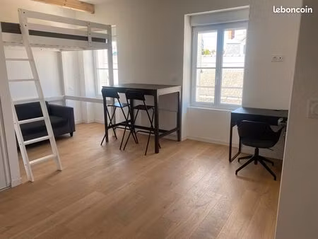 sans frais d’agence, studio meublé 25 m2 refait à neuf à louer plein centre